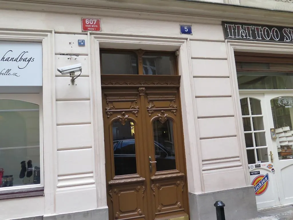 براغ Astronomical Clock Apartment