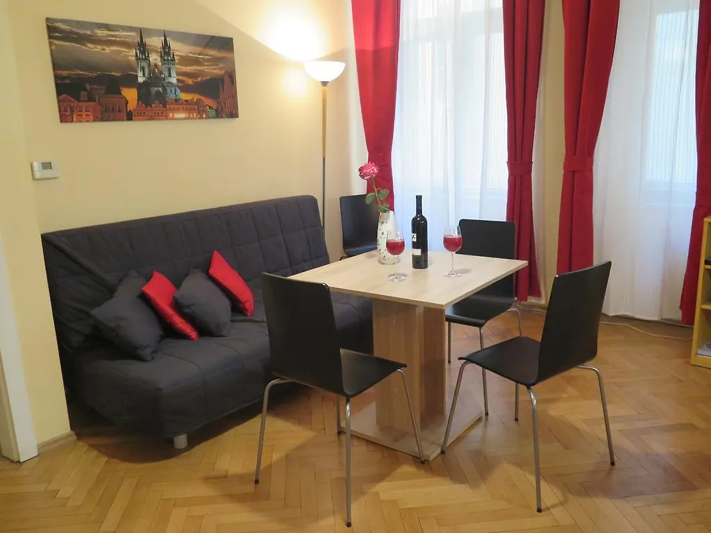 براغ Astronomical Clock Apartment