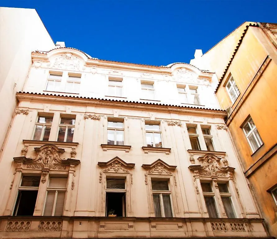 براغ Astronomical Clock Apartment